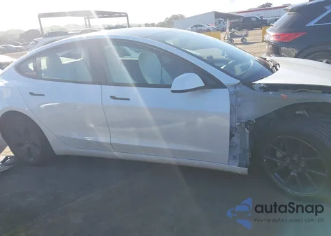 2022 Tesla Model 3 Long Range Dual Motor All-Wheel Drive z USA, uszkodzony, nr VIN 5YJ3E1EB4NF363862